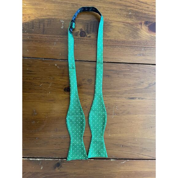 All Silk Mens Bowtie Green White Dots Handmade Christmas St Patricks Day - Picture 2 of 5